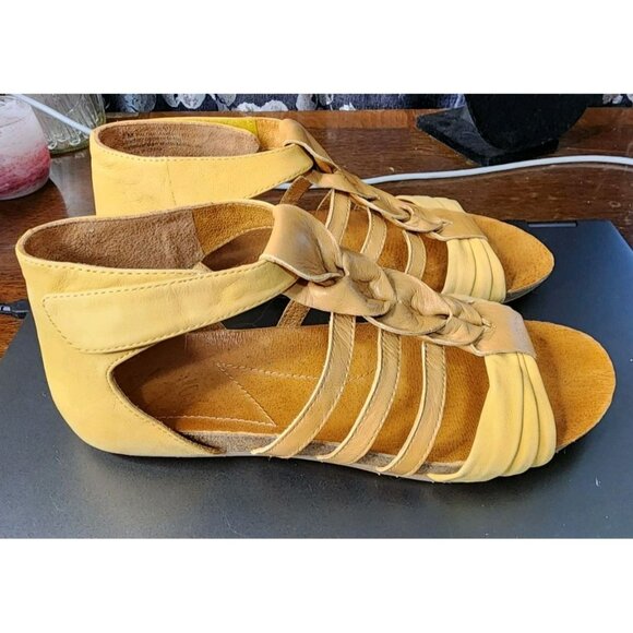 Naya Women's Palomi Leather Gladiator Braid Sandals Yellow Leather Size 7M - Picture 3 of 9